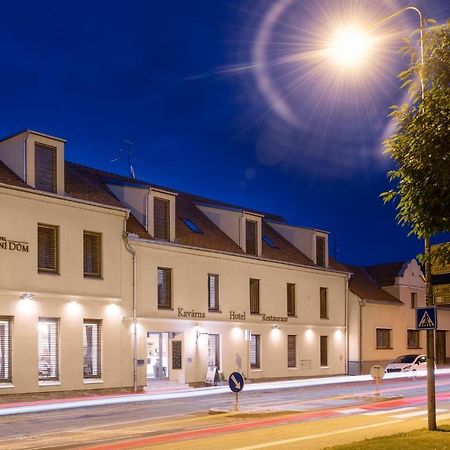 Wine & Wellness Hotel Besedni Dum Вальтице Экстерьер фото