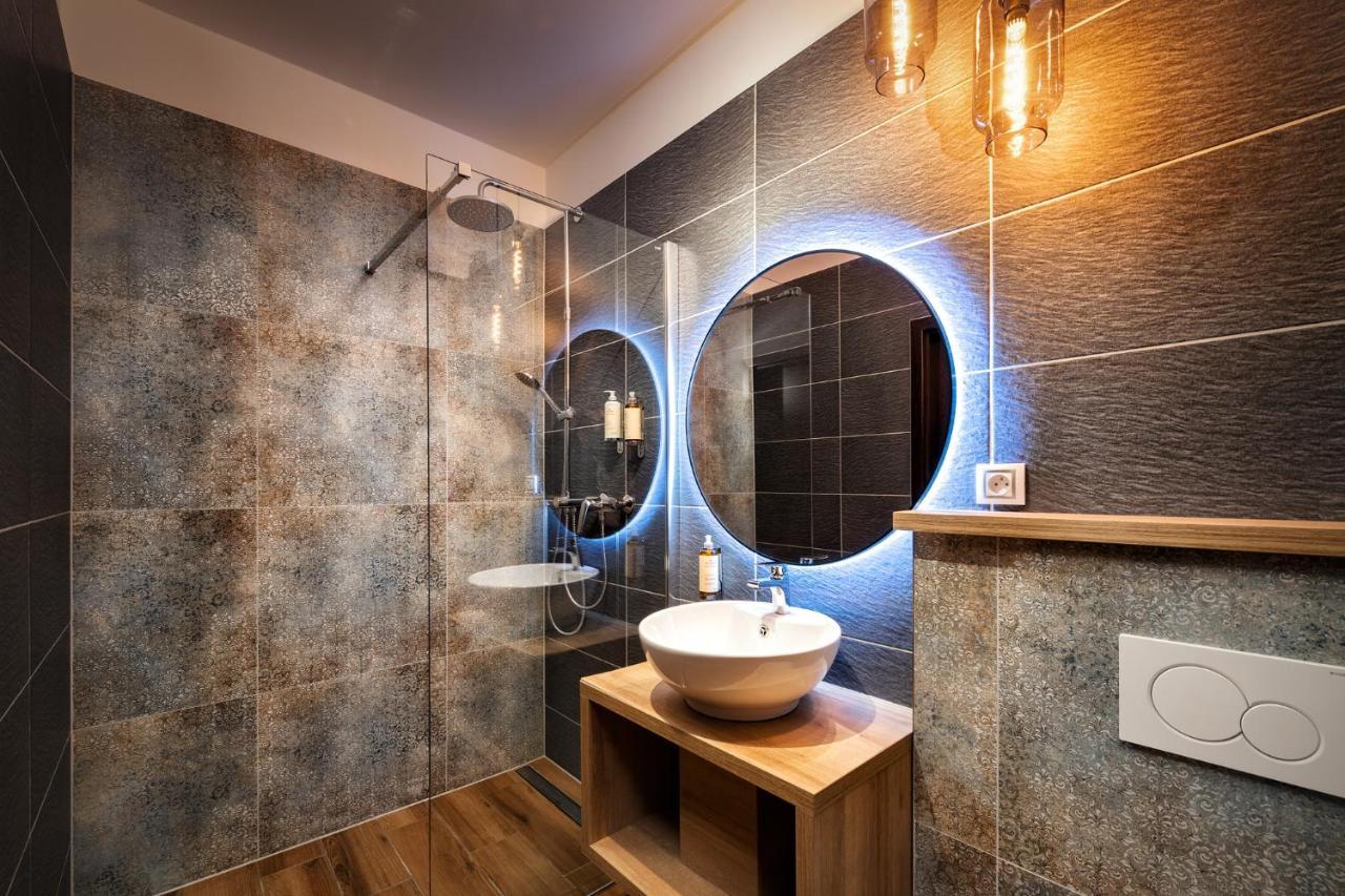 Wine & Wellness Hotel Besedni Dum Вальтице Экстерьер фото