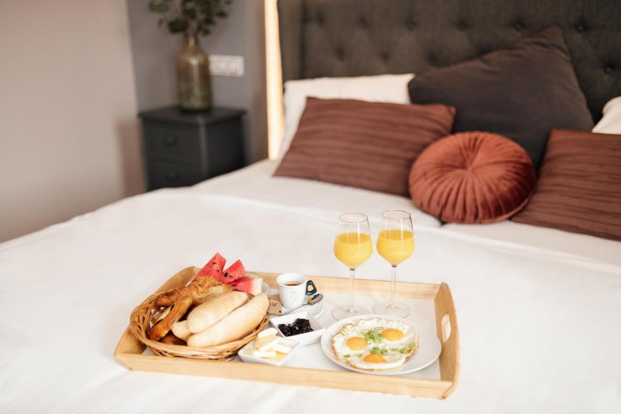 Wine & Wellness Hotel Besedni Dum Вальтице Экстерьер фото