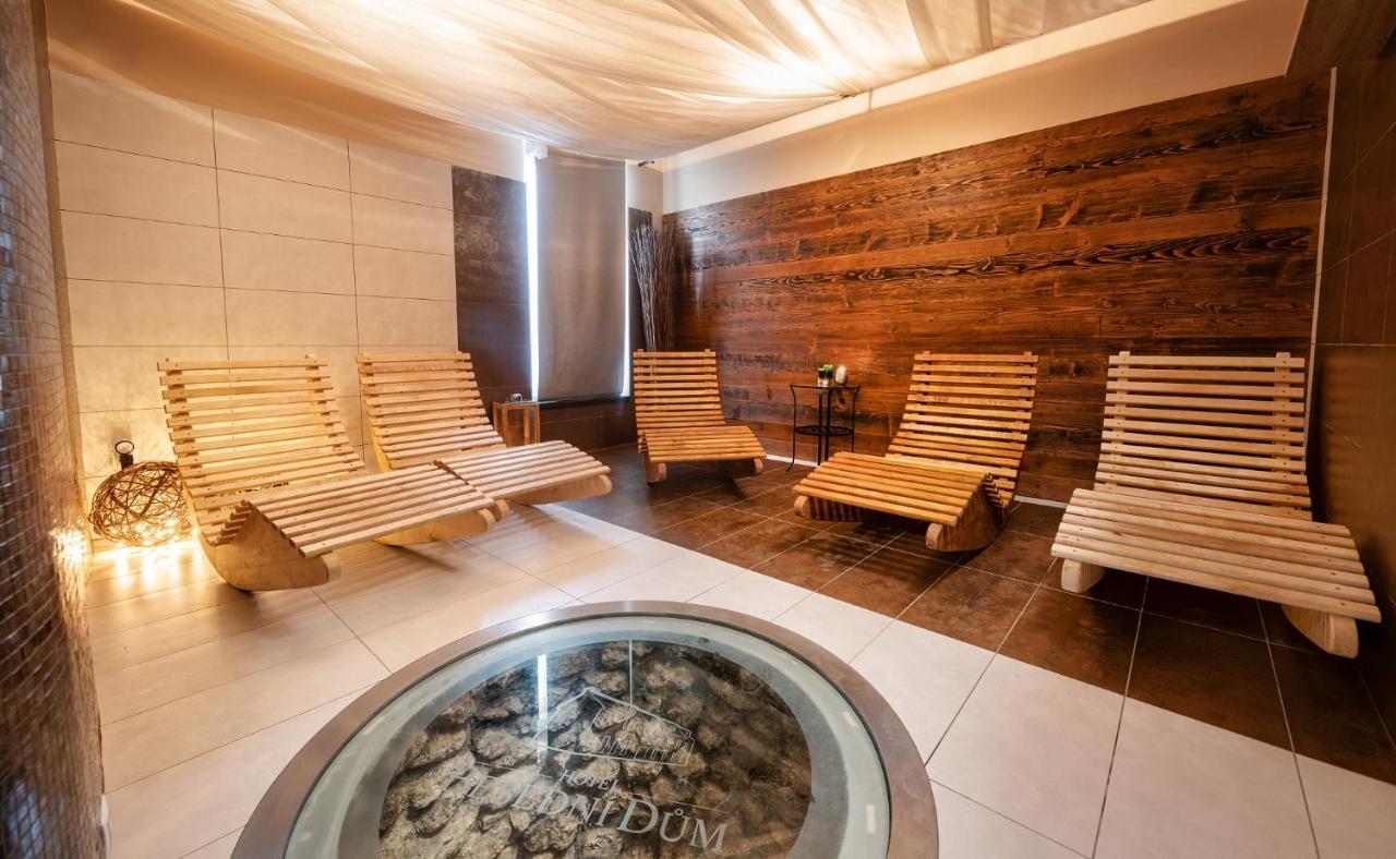 Wine & Wellness Hotel Besedni Dum Вальтице Экстерьер фото