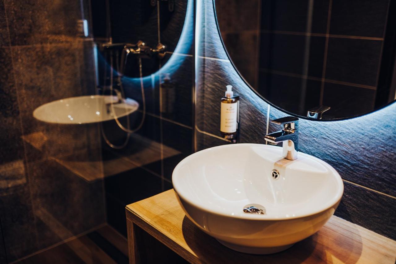 Wine & Wellness Hotel Besedni Dum Вальтице Экстерьер фото