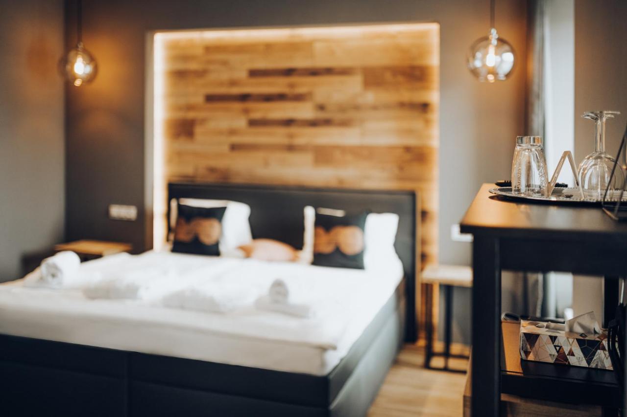 Wine & Wellness Hotel Besedni Dum Вальтице Экстерьер фото