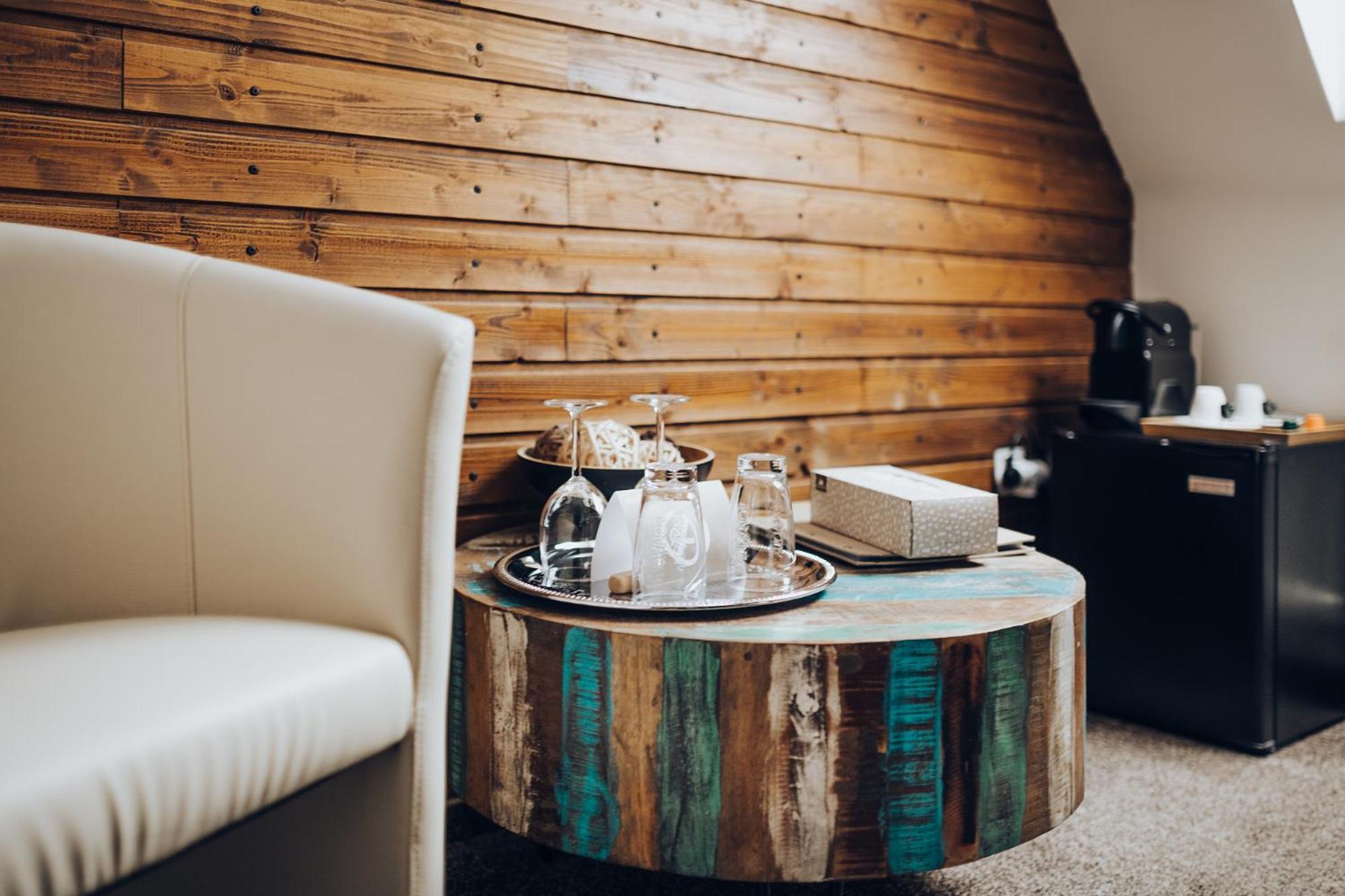 Wine & Wellness Hotel Besedni Dum Вальтице Экстерьер фото