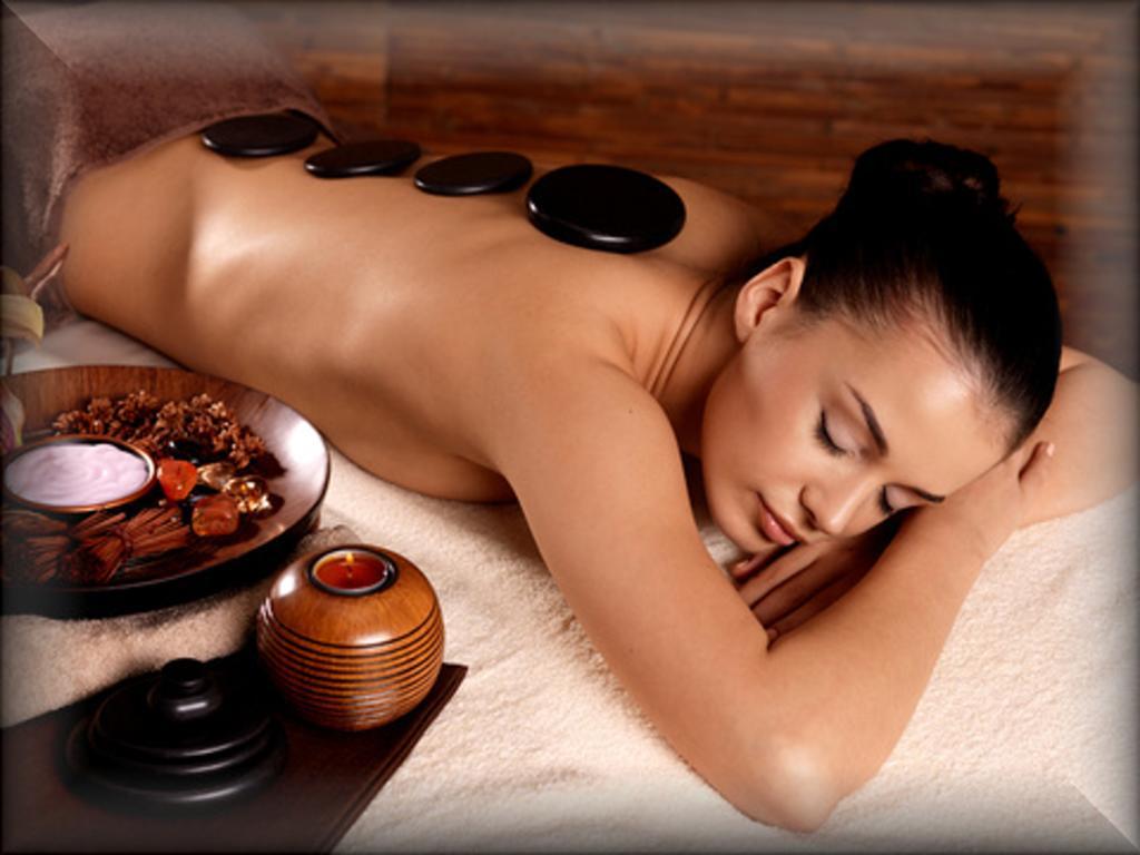 Wine & Wellness Hotel Besedni Dum Вальтице Экстерьер фото